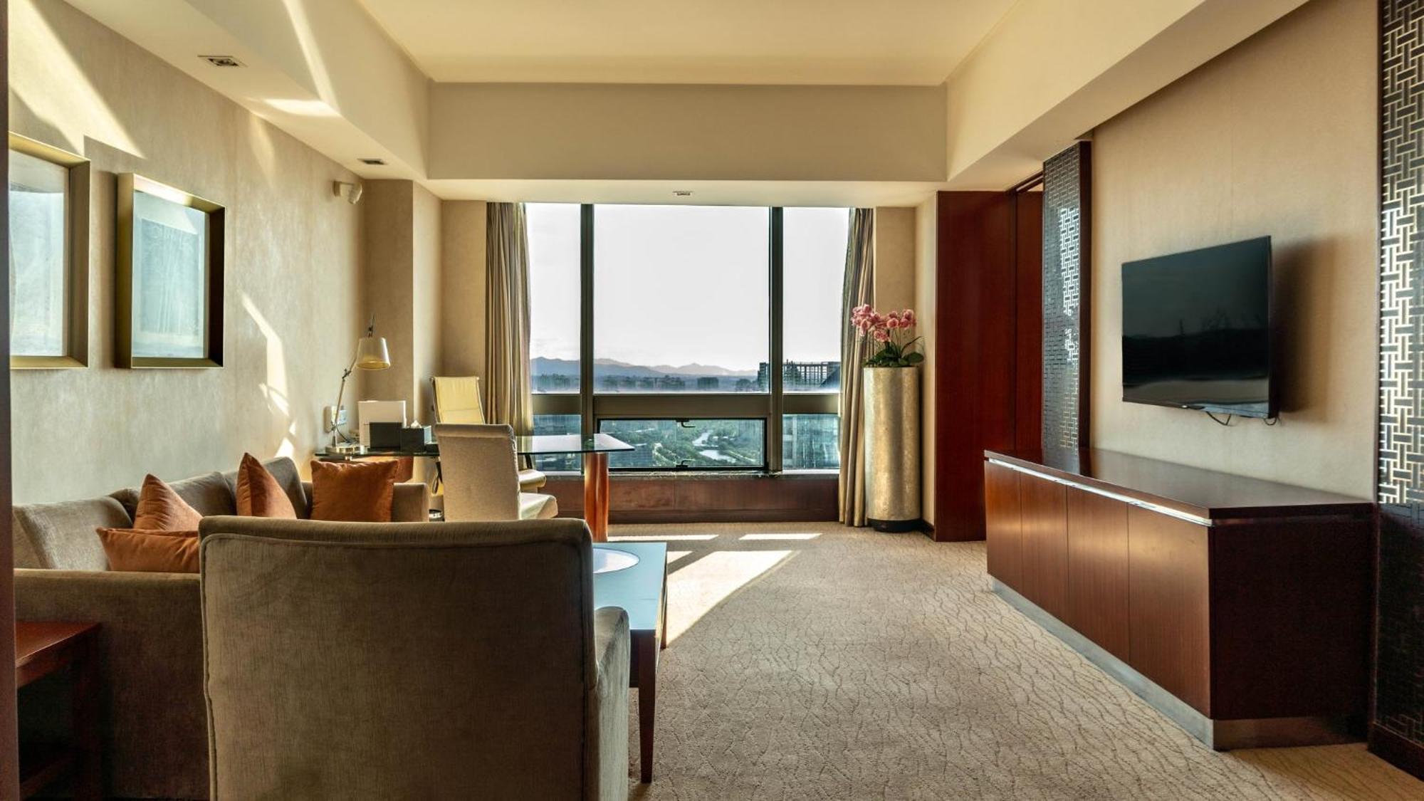 Crowne Plaza Yantai Sea View By Ihg Hotel Exterior photo