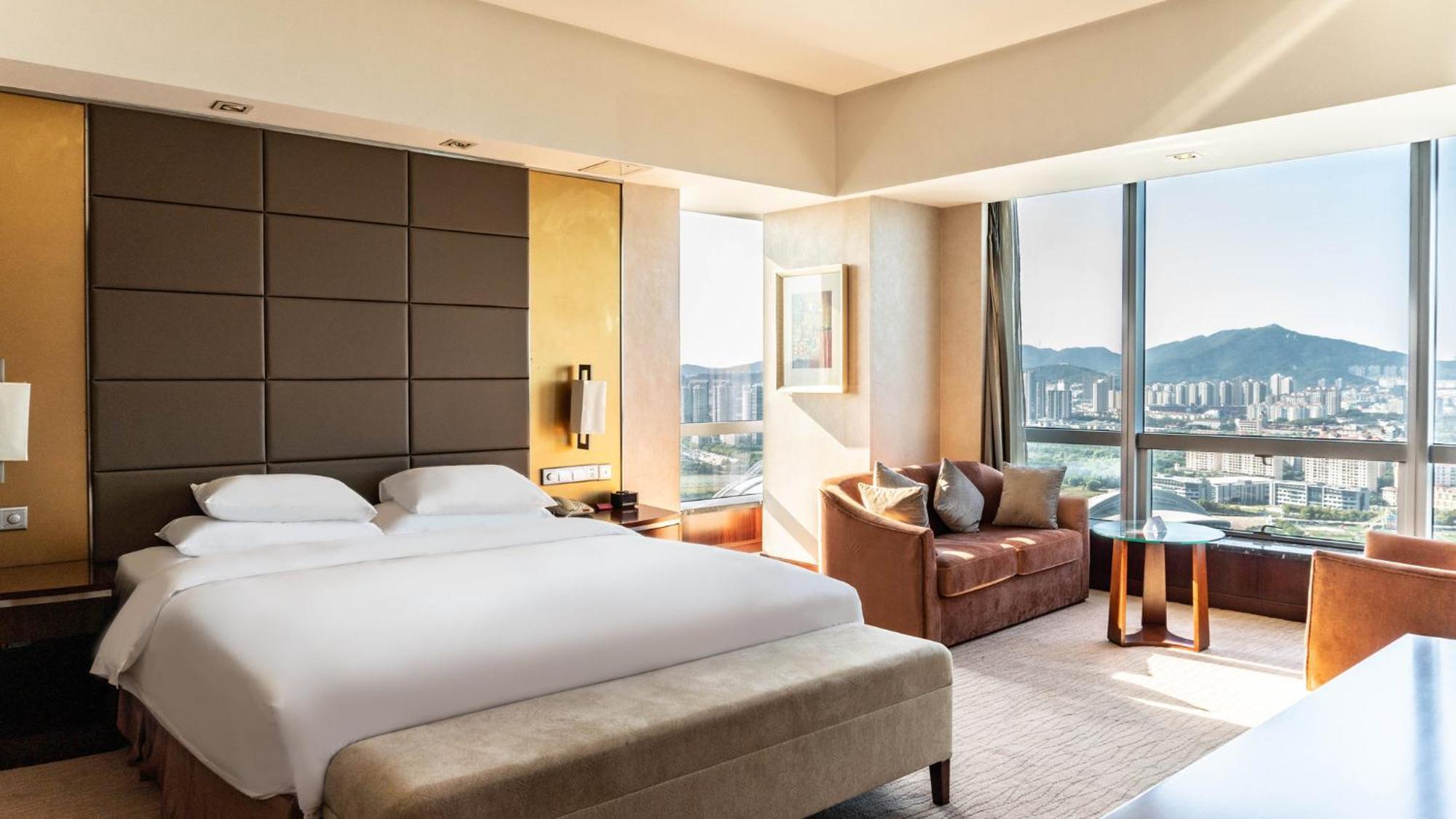 Crowne Plaza Yantai Sea View By Ihg Hotel Exterior photo