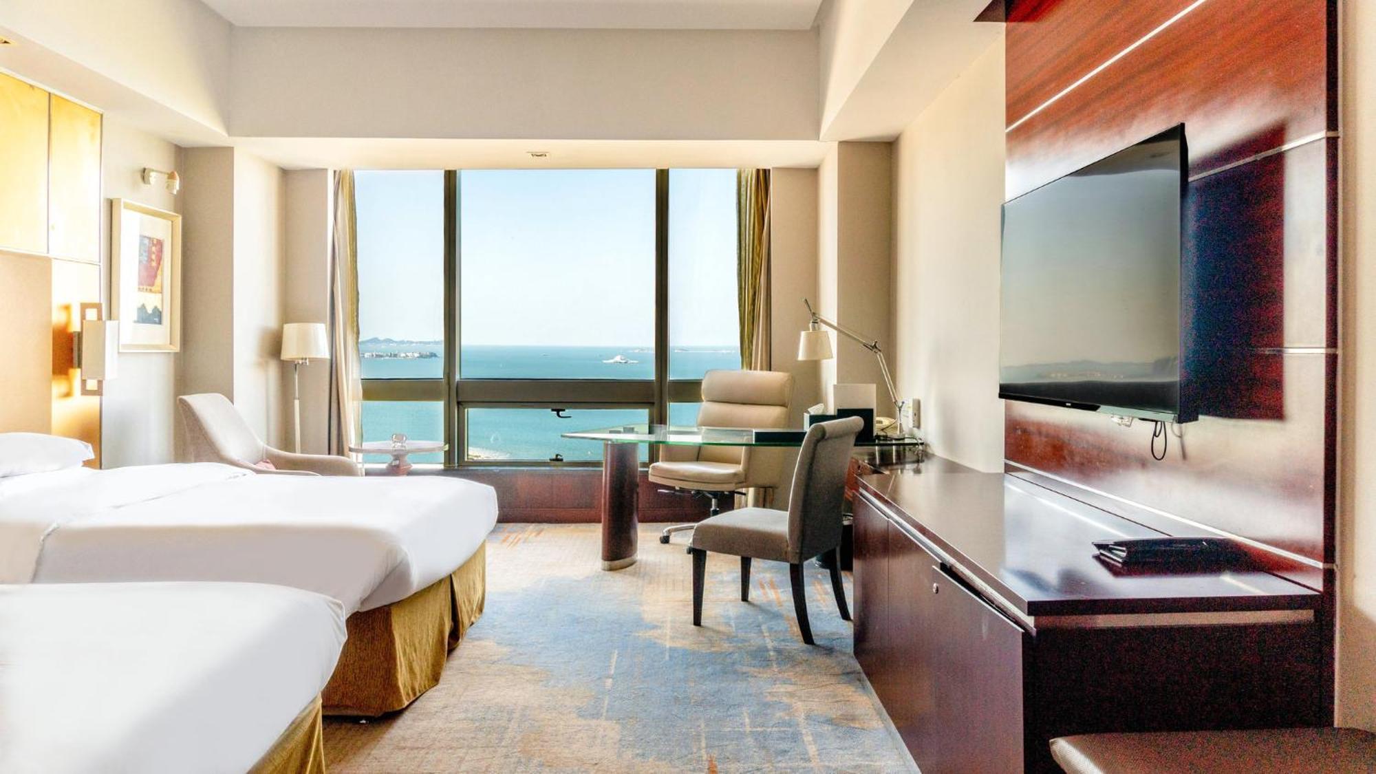 Crowne Plaza Yantai Sea View By Ihg Hotel Exterior photo